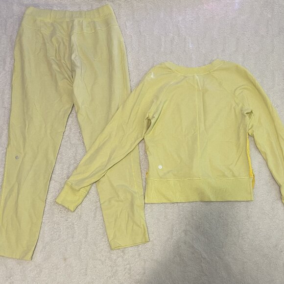 ✨Lululemon vintage pale yellow sweatsuit - size 4 - Picture 1 of 2